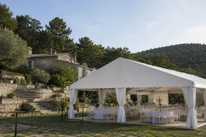Location de chapiteau pour un mariage dans le Luberon